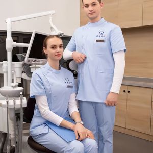 Uniformes médicaux une pièce confortables de haute qualité pour esthéticienne pour femmes gommages hospitaliers OEM pour médecins et infirmières - Product Image 2