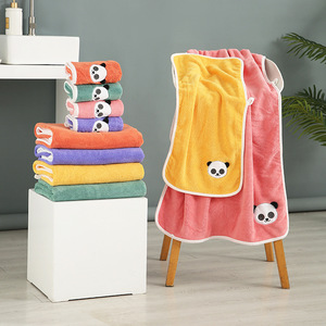 Ensemble de serviettes en polaire corail motif panda An'an mignon, épaisses et douces, avec fonction de suspension, pour usage domestique, 35x75cm 70x140cm - Product Image 1
