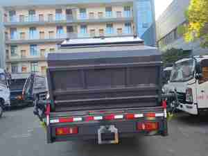 Camion à ordures compacteur CLW 4x2 avec vérin hydraulique télescopique - Véhicule compact de collecte des déchets - Product Image 5