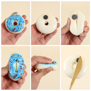 Donut simulado de gránulos de azúcar de PU, divertido imán de nevera con simulación de postre, muestra de decoración para pastelería, árbol de Navidad - Product Image 3
