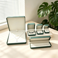 Estuche Portátil Octogonal Verde Texturizado para Joyas con Cierre de Hebilla, Empaque Premium para Anillos, Pulseras y Collares