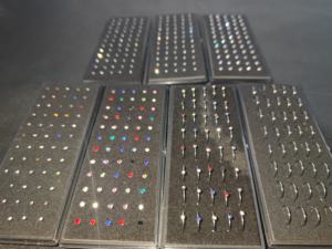 जेडएफ 60pcs बॉक्स 316L सर्जिकल इस्पात क्रिस्टल नाक के छल्ले स्टड भेदी आभूषण स्टड अंगूठी नाक छेदना घेरा नाक की अंगूठी भेदी - Product Image 2