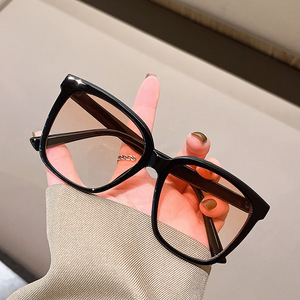 Gafas de Sol Cuadradas Extra Grandes para Mujer Qianai, Montura Negra de PC, Protección UV400, Lentes Tipo 3, para un Estilo Moderno - Product Image 5