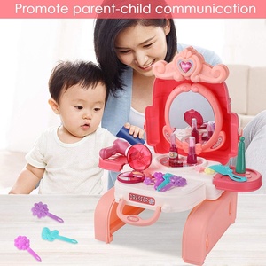 <span class=keywords><strong>Set</strong></span> Giocattolo 3 in 1 per Bambini 2021: Zaino, Toeletta e <span class=keywords><strong>Set</strong></span> <span class=keywords><strong>Trucco</strong></span> - Product Image 4