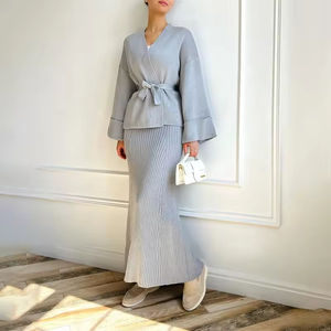 2025 Herfst Nieuwe Mode V-Hals Kanten Vest Met Lange Mouwen En Gebreide Rok Pak 2-delige Jurk Damestrui - Product Image 3