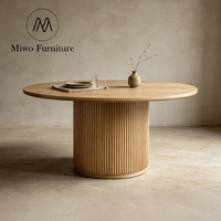 Moderner Luxuriöser Runder Massivholz-Esstisch für 6 Personen mit Gerilltem Design, Montiertes Restaurant-Möbelset für Landhaus-Küche