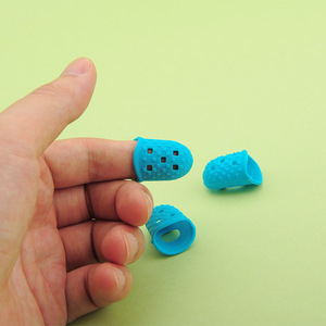 Protège-doigts en silicone bleu rose en forme de cône, accessoire de fumage en plastique - Product Image 6