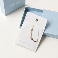 Boîte à bijoux en papier bleu clair personnalisée OEM avec ouverture à tiroir et pochette à bouton pour les détaillants, les grossistes et les boutiques de bijoux