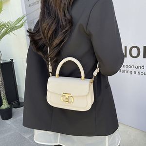 Bolso Bandolera Cuadrado Pequeño de PU, Ajustable con Botones, Ligero, Simple, Versátil, de Diseño, de Lujo, para Uso Diario, para Mujer - Product Image 5