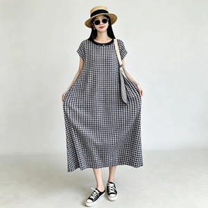 Robe plissée à carreaux vichy pour femme, col contrastant, coupe ample, longueur midi, style Miyake, directement de l'usine, collection été 2026 - Product Image 4