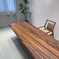 Table à manger en bois massif d'Amérique du Sud avec plateau en résine, design européen, pour la maison et l'hôtellerie