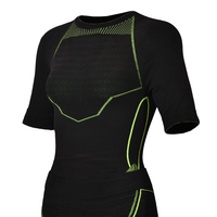 Ensemble de shorts d'entraînement légers à rayures taille haute pour femmes avec haut de compression athlétique à manches courtes, effet ventre plat et respirant