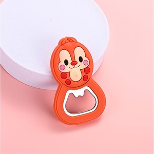 Décapsuleurs en plastique et caoutchouc modernes de forme personnalisée, aimants décoratifs pour cuisine, aimants de réfrigérateur animaux de dessin animé en promotion - Product Image 1