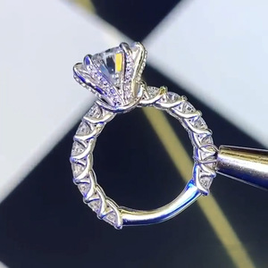 Anello a Stella a Sei Punte per Donne, Elegante Accessorio da Dito per Matrimoni, Proposte e Feste, Idea Regalo - Product Image 1