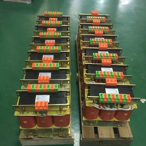 หม้อแปลงไฟฟ้าแบบแห้งชนิดสามเฟส ประสิทธิภาพสูง 80 90 ขดลวดทองแดง 30kVA ถึง 800kVA 480V 277V 208V 120V แบบแยกส่วน SBK/SG รุ่น High - Product Image 1