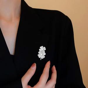 Broche del Año de la Serpiente 2025, Emblema de Dibujos Animados, Serpiente Espiritual que Ofrece Buena Suerte, Conmemora el Año con Estilo - Product Image 4