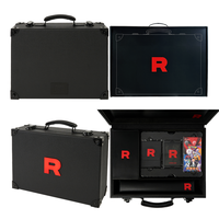 Coffret Cadeau Officiel Pokémon TCG Team Rocket Grand Schéma – Mallette de Rangement et Accessoires