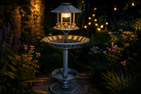 Bain d'oiseaux solaire vert vintage avec lanterne LED, base remplissable en résine en forme de feuille de lys pour la décoration de jardin