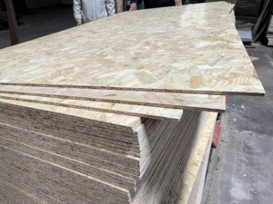 4 * 8ft <span class=keywords><strong>15</strong></span> 18 25 28 <span class=keywords><strong>mm</strong></span> Directo de fábrica Barato Impermeable <span class=keywords><strong>OSB</strong></span> 3 Chip Board Oriented Strand Board - Product Image 3