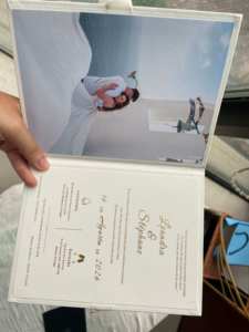 Tarjeta de invitación de matrimonio bohemio muy lujosa, sobre de bolsillo de terciopelo, invitación de boda de lámina dorada con cinta crema y perlas - Product Image 4