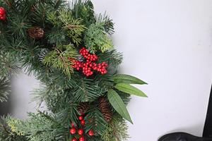 Factory Customized 30inch Pvc <b>Decoration</b> Festive Red Berry Pine Cones Christmas <b>Wreath</b> - Product Image 4