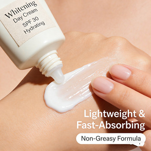 Crème de <span class=keywords><strong>Jour</strong></span> Éclaircissante à l'Acide Kojique et au Glutathion pour une Peau Lumineuse, Formule <span class=keywords><strong>avec</strong></span> <span class=keywords><strong>SPF</strong></span> 30 et Ingrédients Hydratants - Product Image 3