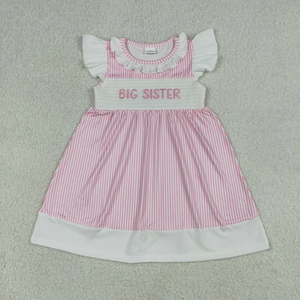 Conjunto a juego para hermanas pequeñas y mayores al por mayor: Vestido y pelele a rayas rosas con la inscripción "Big Sister Lil Sister" - Product Image 2