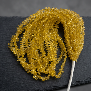 Vente en gros de perles de saphir jaune naturel de 17 pouces, qualité supérieure, 3-4 mm, facettées, en forme de goutte d'eau, pour la fabrication de bijoux - Product Image 1