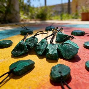 Wholesale High Quality Malachite <b>Raw</b> Stone Pendant Irregular Green <b>Crystal</b> Necklace for Home Decor & Gifts - Product Image 4