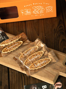 Assortiment de friandises cuites : Pâtisserie à l'ananas, Nougat aux amandes, Gaufrettes flocon de neige et Biscuits – Sac cadeau à emporter - Product Image 5