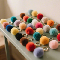 Porte-clés Pompon en fourrure, Cœur en pompon avec boules, Faux fourrure moelleuse, Pompons réels, Pompons arc-en-ciel, Vente en gros