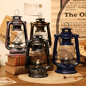 Lampe à pétrole rétro Mystic Arts 7225 en fer, lampe de camping, décoration extérieure, accessoire - Product Image 1