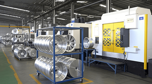 ดุมล้ออลูมิเนียมอัลลอยด์ปรับแต่งได้หลา<span class=keywords><strong>ก</strong></span>หลายขนาดสีดำมันวาวพร้อมขอบ<span class=keywords><strong>ก</strong></span>ลึง - Product Image 4