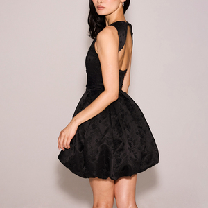 Abito Mini Elegante da Donna Nero con Schiena Scoperta e Ricami, Vestito Chic da Cocktail e Festa, Vendita all'Ingrosso - Product Image 5