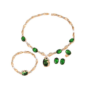 Parure de bijoux quatre pièces pour femme, style mode, ornée de diamants, avec collier ovale vert, boucles d'oreilles, bague et bracelet, pour mariage - Product Image 5