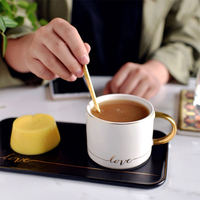 Tasse à café en céramique noire nordique avec anse dorée et soucoupe porte-biscuits – Offre Spéciale