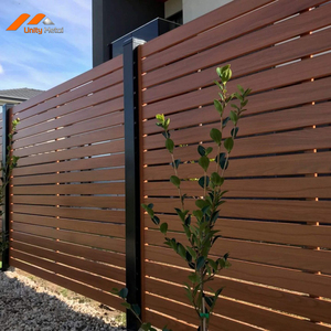 Clôture décorative extérieure en métal à lattes horizontales, écran d'intimité en aluminium robuste et antirouille pour les constructeurs d'hôtels et de complexes hôteliers - Product Image 3