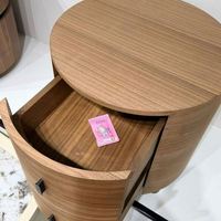Elegante y Funcional Mesita de Noche Moderna y Atemporal de Estilo Inglés en Madera Negra con Cajón, Diseño Clásico, Duradera, para Uso en Hoteles