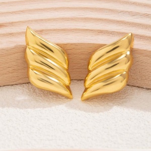 Pendientes de Acero Inoxidable con Baño de Oro de 14K, Diseño Geométrico Trenzado, Hipoalergénicos, Joyería Moderna para Mujeres, Venta al Por Mayor - Product Image 3