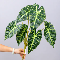 Plante de palmier tropicale artificielle au toucher réel avec des feuilles de tortue pour la décoration de la maison et des fêtes