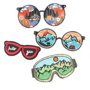 Étiquette brodée à la main DIY pour ordinateur, série camping, en tissu polyester, badge, accessoires pour lunettes, patch - Product Image 1
