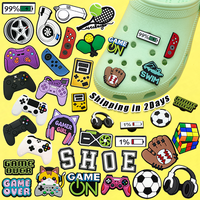 2025 tren baru kedatangan kustom Gamepad PVC Shoe Charms grosir sepak bola roda huruf bakiak sepatu pesona dalam jumlah besar