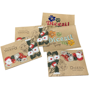 Giá thấp Thiết kế thời trang biểu tượng tùy chỉnh mềm Debossed có thể gập lại PU vá da thật nhãn cho quần áo túi xách và quần jean may mặc - Product Image 6