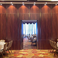 Système de cloisons modulaires pliables modernes pour hôtels, restaurants, gymnases et salles de banquet, à densité moyenne, opérationnel et mobile