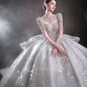 Vestido de Novia Moderno LSHT100 con Cuello Alto, Manga Larga, Encaje Floral, Apliques de Cristal y Cola de Capilla - Product Image 4