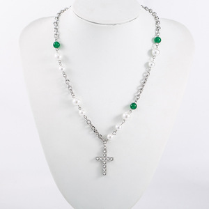 Collier pendentif croix Yunnique en acier inoxydable avec perle et agate verte sertie pavé, bijoux décontractés - Product Image 2