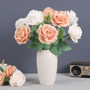 Vente en gros d'usine : Rose artificielle en soie couleur poussière, très populaire pour la décoration de la maison, les mariages et la Saint-Valentin - Product Image 2
