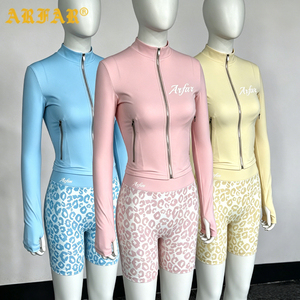 Abbigliamento Estivo Donna 2026: Completo Streetwear con Giacca e Pantaloncini Stampa Ghepardo, Set 3 Pezzi Personalizzabile per Allenamento - Product Image 2