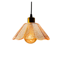 Suspension industrielle à abat-jour en verre long et étroit, blanc chaud doux, ampoule incandescente E26, hauteur réglable, éclairage à angle de faisceau de 180°