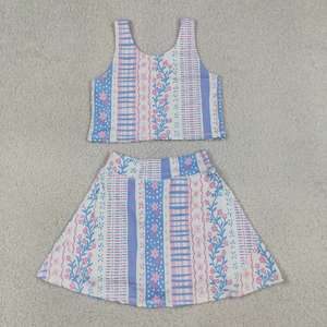 En stock: Conjuntos deportivos casuales de verano para niñas pequeñas, con estampado floral azul y rosa, top sin mangas y falda pantalón. Ropa de yoga y deportiva para hermanas. Venta al por mayor. - Product Image 3